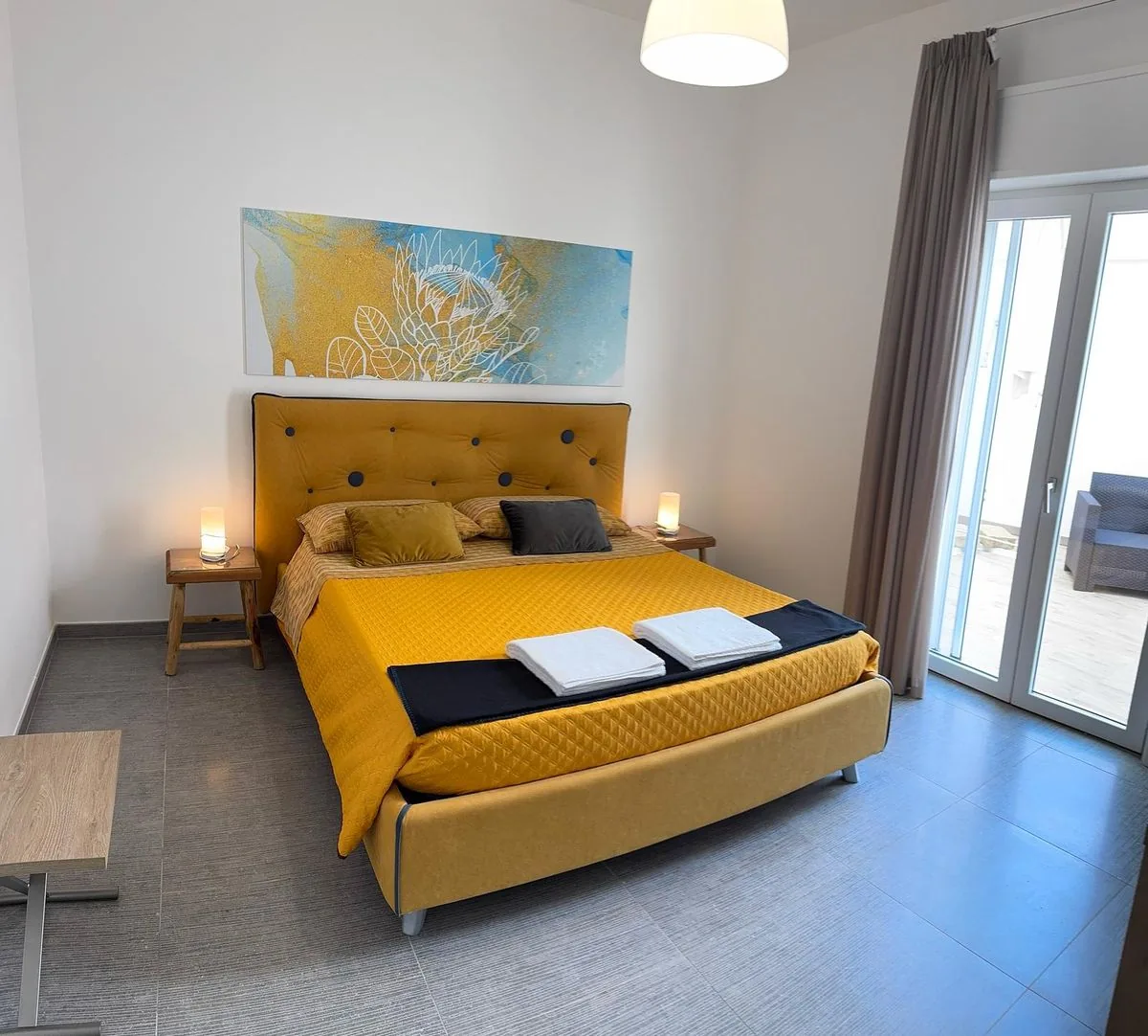 Camera Girasole — terrazza privata con ombrellone